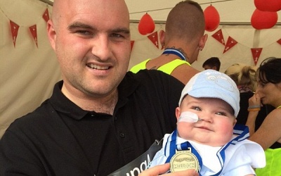 Cậu bé chỉ có nửa trái tim đã sống sót sau đột quỵ và 4 lần phẫu thuật