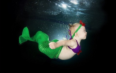 Bài học bơi đầu tiên của những thiên thần nhỏ