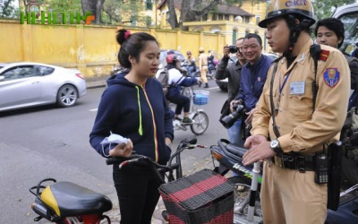 Bắt đầu xử phạt không đội mũ bảo hiểm cho trẻ em