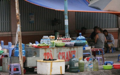 Bệnh tật 'rình rập' từ nước uống đường phố