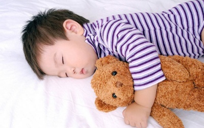 Đi ngủ không đúng giờ làm giảm trí thông minh của trẻ