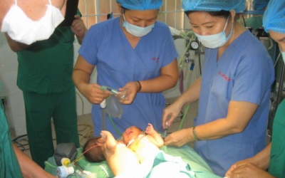 Phẫu thuật thành công ca song sinh dính liền tại Kon Tum