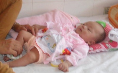 Hi hữu cứu sống bé gái 2 tháng tuổi đã ngừng thở