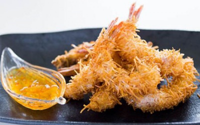 Tôm tẩm dừa nạo chiên cho bữa chiều giòn tan