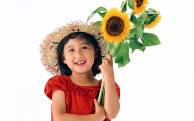 Trẻ thấp lùn có thể do thiếu nội tiết tố