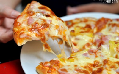 Ở nơi trâu nướng kết hợp với.... pizza