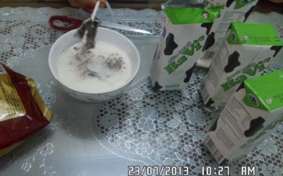 Sữa Ba Vì 'khuyến mãi' vật thể lạ