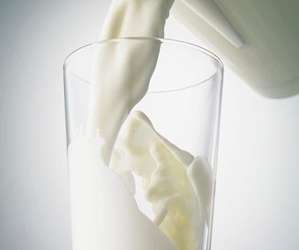 Sữa có 'vật thể lạ' là do rạn nứt bao bì