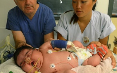 Đức: Trẻ sơ sinh 6,1kg chào đời tự nhiên