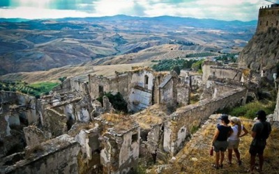 Những thành phố ma 'hút' khách