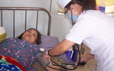 Dự tiệc cưới, 73 người nhập viện