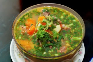 Canh xương hầm bổ hay không bổ?