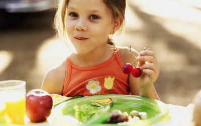 Cho trẻ ăn đúng cách