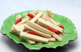 Măng chua tự muối ngon giòn