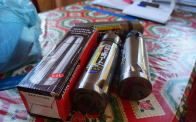 Quảng Nam: Dân được tặng bình nước Trung Quốc chứa chất lạ