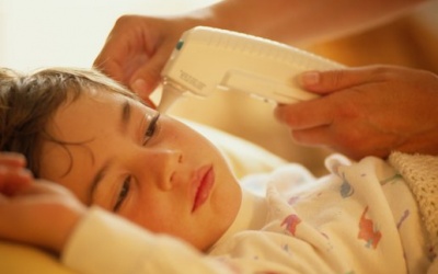 Chăm sóc trẻ sốt xuất huyết tại nhà