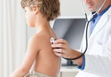 Tìm hiểu bệnh 'khớp đớp vào tim' ở trẻ