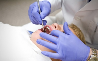 Hơn 3.000 bệnh nhân nghi nhiễm HIV do nha sĩ