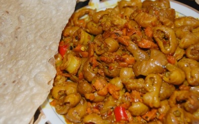 Đổi món với lòng xào nghệ