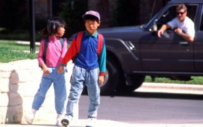 Dạy bé tự bảo vệ khi gặp người lạ