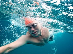 Bơi lội giúp duy trì huyết áp