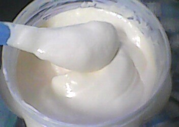 Kem dưỡng trắng gây ung thư, mù mắt