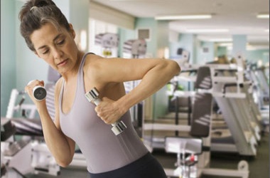 Phụ nữ lớn tuổi và tập thể dục