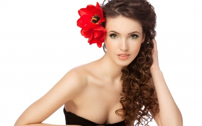 'Sóng sánh' cùng tóc uốn gợi cảm