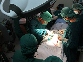 BV ĐK Lâm Đồng tiếp nhận kỹ thuật mổ thoát vị đĩa đệm, trượt đốt sống