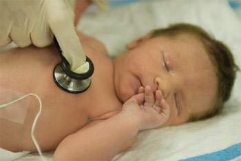 Mùa mưa, trẻ dễ mắc nhiều bệnh nhiễm khuẩn