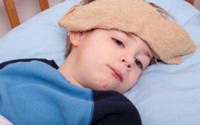 Nên làm gì khi trẻ co giật do sốt cao?