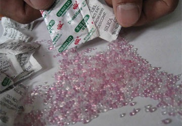 Bé loét họng vì gói hút ẩm trong bánh trung thu