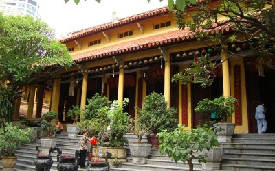 Đặc sắc câu đối chùa Quán Sứ