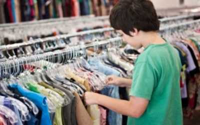 Trẻ viêm da vì quần áo không nguồn gốc