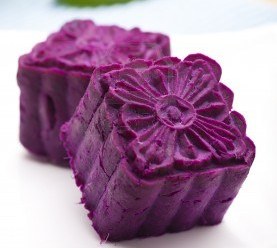 Phá cách cùng bánh trung thu 'tím'