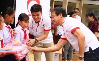 “Canon – Vì thế hệ tương lai” 2013 đến với thày trò Trà Vinh