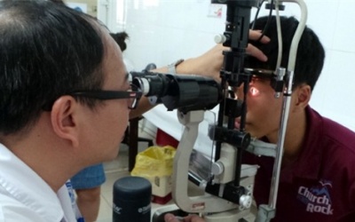 Dân Hà Nội khốn khổ vì dịch đau mắt đỏ