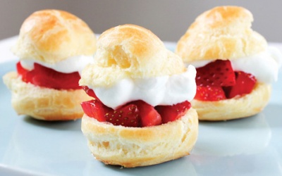 Cuối tuần làm bánh su kem dâu tươi