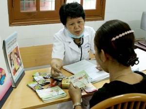 Phát hành 'Cẩm nang dinh dưỡng cho người nhiễm HIV'