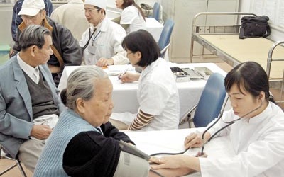 Dân số Việt Nam 'già trước khi giàu'