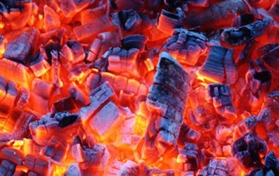 Cháu bỏng nặng vì bà 'hơ than cho cứng cáp'