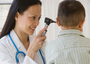 Nhận biết và xử trí viêm tai giữa ở trẻ nhỏ