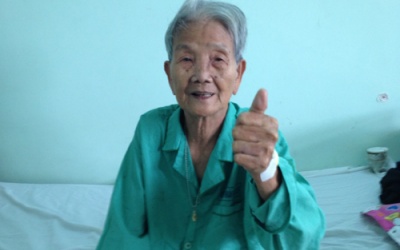 Thay thành công khớp háng cho cụ bà gần 100 tuổi