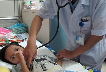 Bé 4 tuổi hôn mê vì cắt amidan