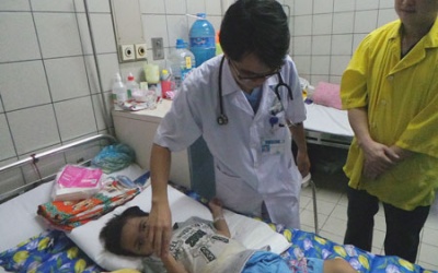 Bé trai sốc phản vệ 2 lần vì cắt amidan