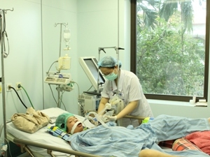 Bệnh viện Bệnh nhiệt đới TW nhận 2 chứng chỉ ISO