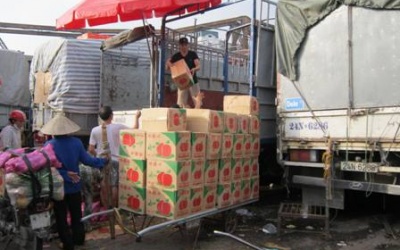 Hoa quả Trung Quốc tại Hà Nội: 500.000 đồng mua cả xe tải