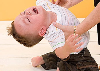 Làm gì khi con thường xuyên 'ăn vạ'?