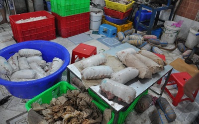 Chủ cơ sở giăm bông bẩn vẫn ngang nhiên sản xuất