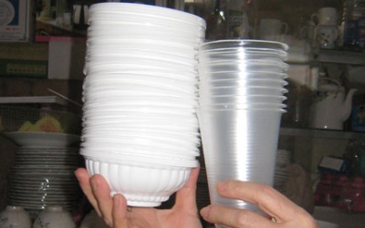 Cốc, đĩa, bát giấy đựng đồ nóng không quá 40 độ C